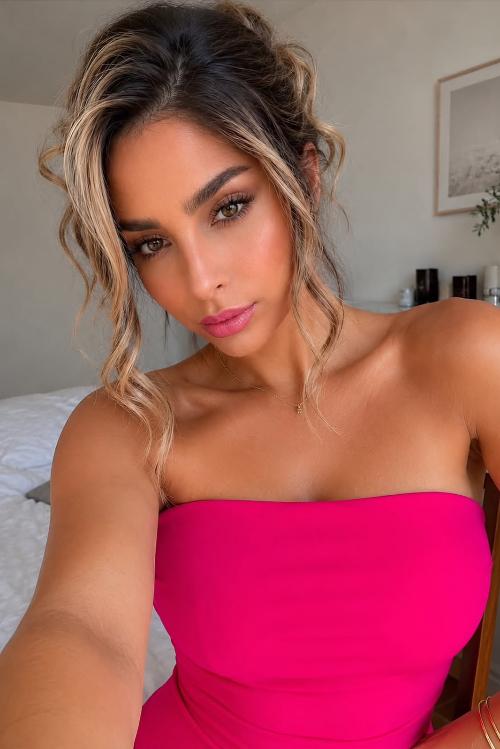Ibiza Tops - Escorts - VALENTINA